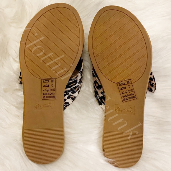 Qupid Leopard Sliders - Picture 6 of 8